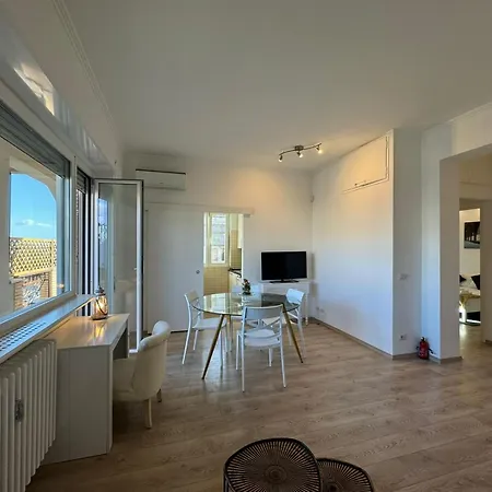 Apartamento Bright And Residential With Terrace Roma
