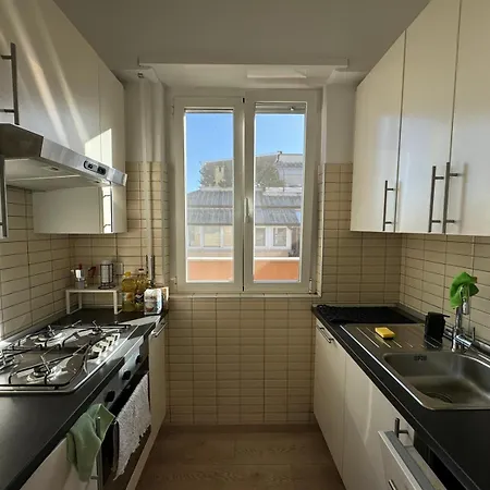 Apartamento Bright And Residential With Terrace Roma
